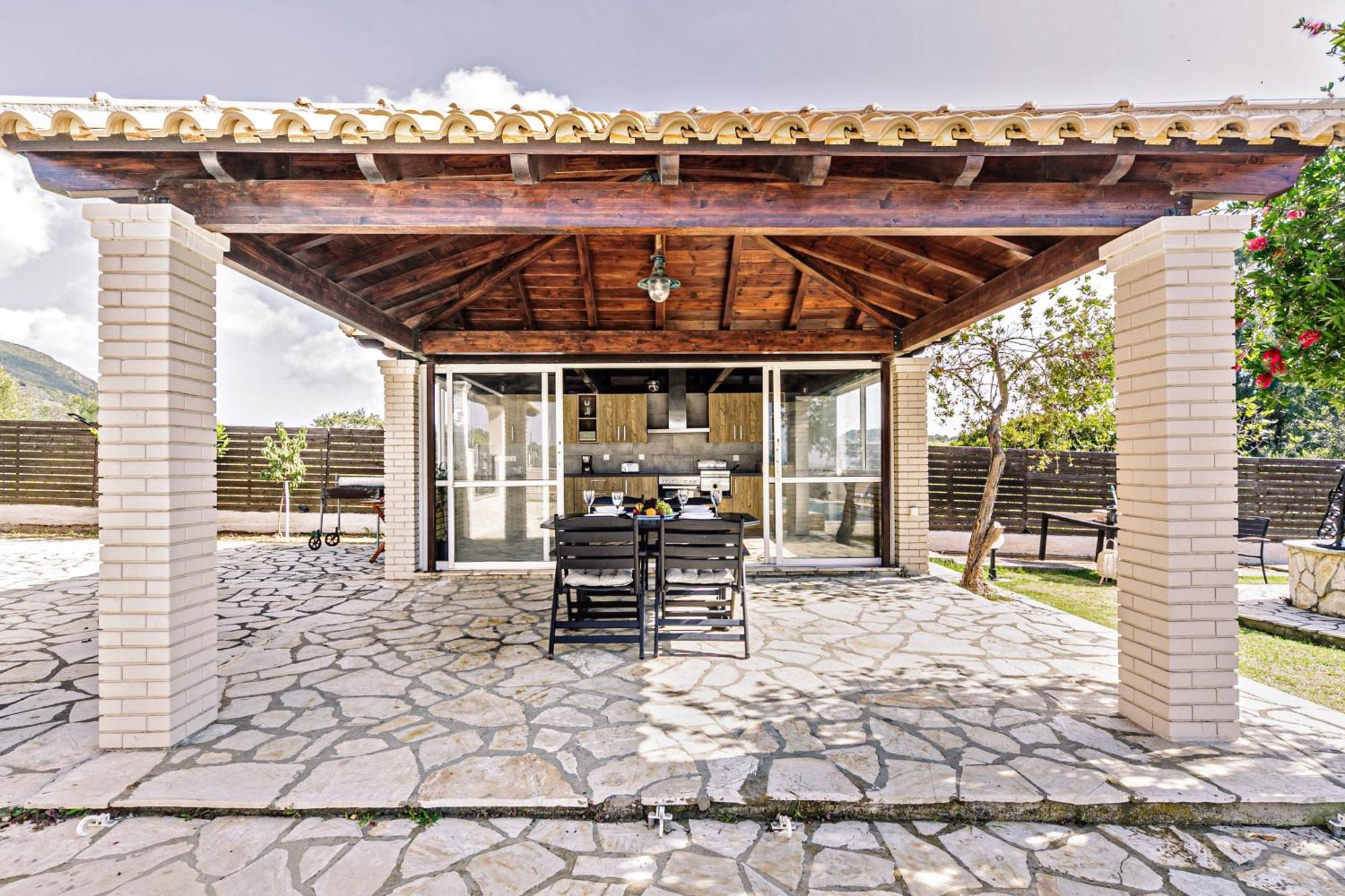 Skidi Beach House Agios Matthaios  Exterior photo